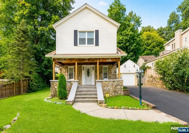Photo 1 of Single family home for sale at 20 Shawnee Rd, Hopatcong, NJ 07843 | MLS# 26033851 | Listing updated on 2026-10-04