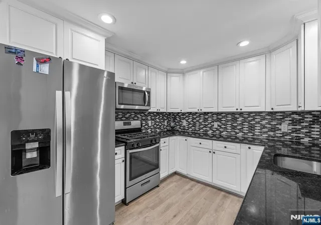 Photo 4 of Single family home for sale at 20 Shawnee Rd, Hopatcong, NJ 07843 | MLS# 26033851 | Listing updated on 2026-10-04