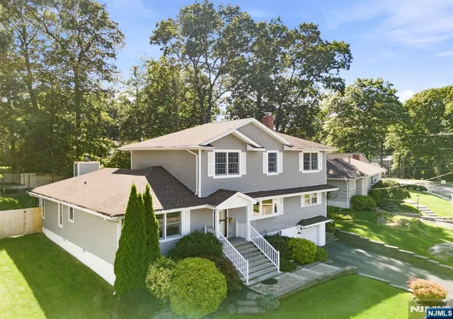 Photo 4 of Single family home for sale at 172 Rafkind Rd, Bloomingdale, NJ 07403 | MLS# 26033854 | Listing updated on 2026-09-19