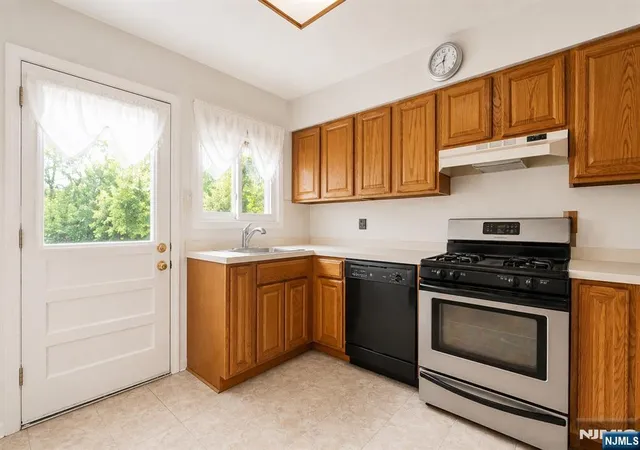 Photo 3 of Sale Pending at 110 Patricia Pl, Clifton, NJ 07012 | MLS# 26033857 | Listing updated on 2026-10-13