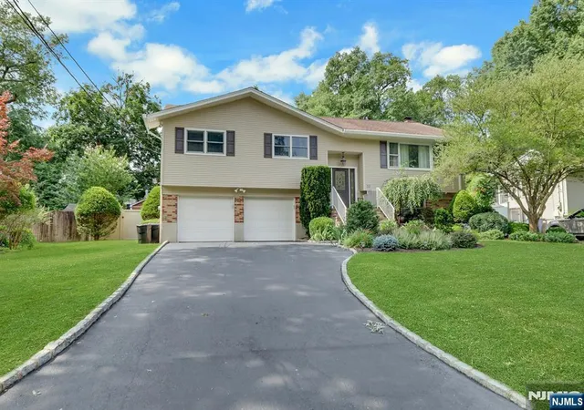Photo 1 of Sale Pending at 33 Hurlbut St, Westwood, NJ 07675 | MLS# 26033870 | Listing updated on 2026-09-17