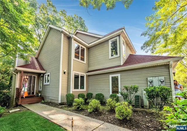 Photo 1 of Townhouse for sale at 2 Ridgeview Ter, Jefferson Township, NJ 07438 | MLS# 26033871 | Listing updated on 2026-09-15
