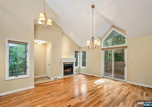 Photo 3 of Sale Pending at 2 Ridgeview Ter, Jefferson Township, NJ 07438 | MLS# 26033871 | Listing updated on 2026-09-20