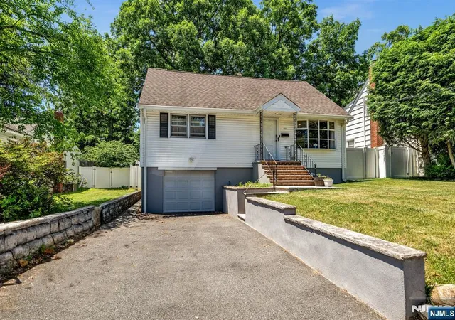 Photo 2 of Single family home for sale at 101 Pinecrest Ter, Wayne, NJ 07470 | MLS# 26033874 | Listing updated on 2026-09-15