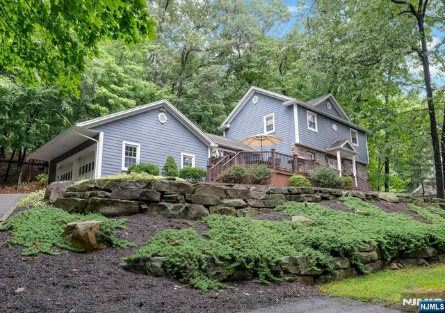 Photo 2 of Single family home for sale at 16 Rockledge Rd, Montville Township, NJ 07045 | MLS# 26033921 | Listing updated on 2026-09-13