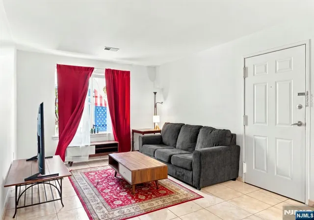 Photo 3 of Condo for sale at 272 Walnut St #5D, Newark, NJ 07105 | MLS# 26033936 | Listing updated on 2026-09-13