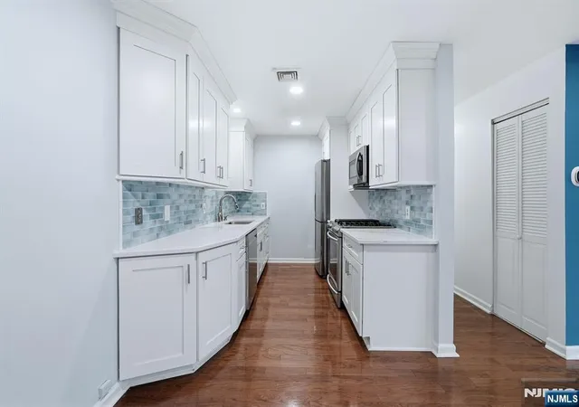 Listing Photo 5 - Condo for sale in building located at 253 Park Ave, Rutherford, NJ 07070 - Unit #305