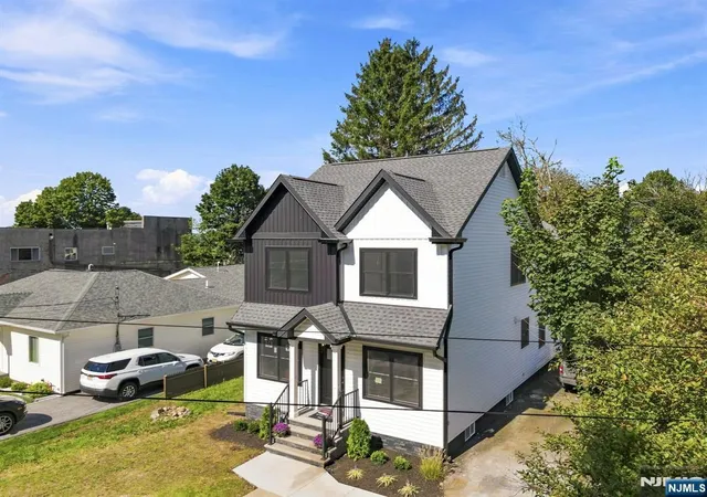 Photo 3 of Single family home for sale at 139 Main St, Franklin, NJ 07416 | MLS# 26033951 | Listing updated on 2026-09-27