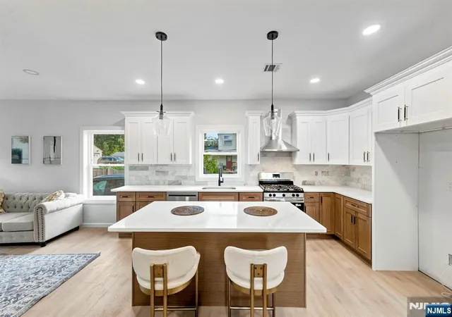 Photo 3 of Single family home for sale at 139 Main St, Franklin, NJ 07416 | MLS# 26033951 | Listing updated on 2026-09-27