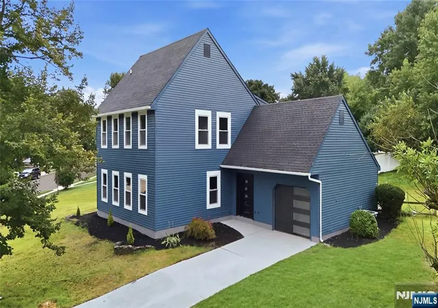 Photo 1 of Sale Pending at 14 Saddle Dr, Mount Laurel, NJ 08054 | MLS# 26033957 | Listing updated on 2026-09-17