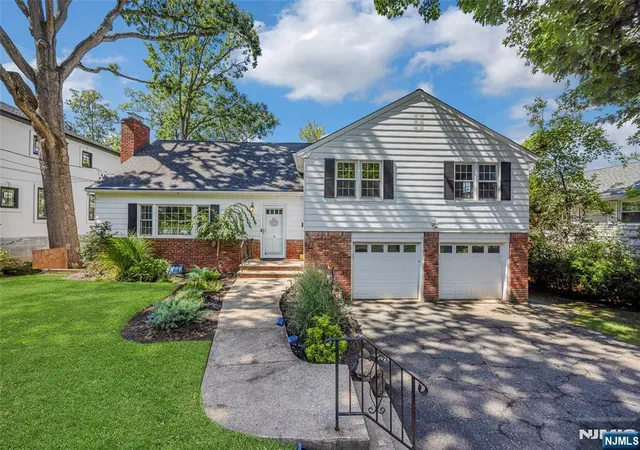 Photo 1 of Single family home for sale at 9 Edgewood Ave, West Orange, NJ 07052 | MLS# 26033968 | Listing updated on 2026-09-20