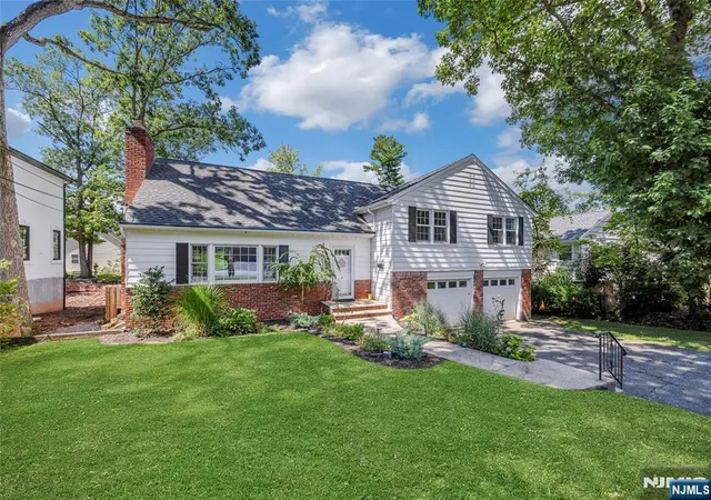 Photo 2 of Single family home for sale at 9 Edgewood Ave, West Orange, NJ 07052 | MLS# 26033968 | Listing updated on 2026-09-20