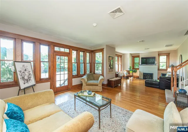 Photo 3 of Sale Pending at 580 Wyckoff Ave, Mahwah, NJ 07430 | MLS# 26033970 | Listing updated on 2026-10-13