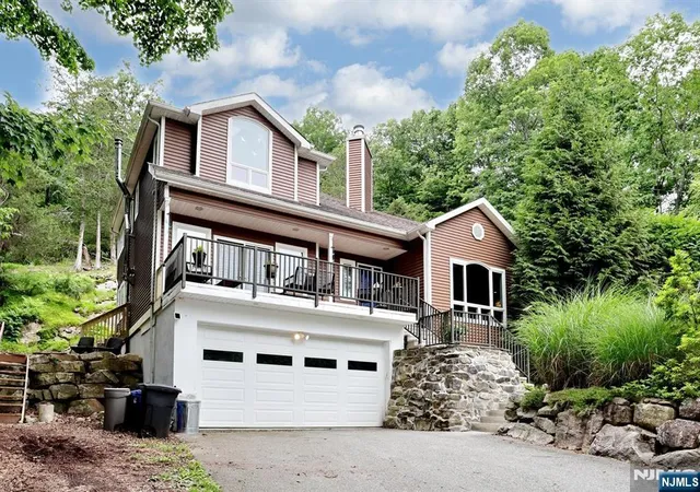 Photo 1 of Single family home for sale at 121 Magee Rd, Ringwood, NJ 07456 | MLS# 26033984 | Listing updated on 2026-09-19