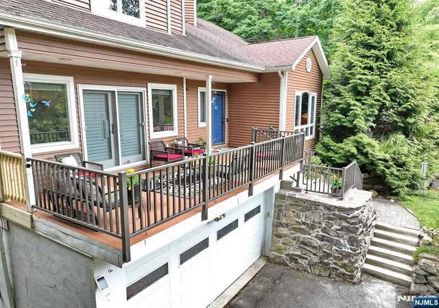 Photo 3 of Single family home for sale at 121 Magee Rd, Ringwood, NJ 07456 | MLS# 26033984 | Listing updated on 2026-09-19