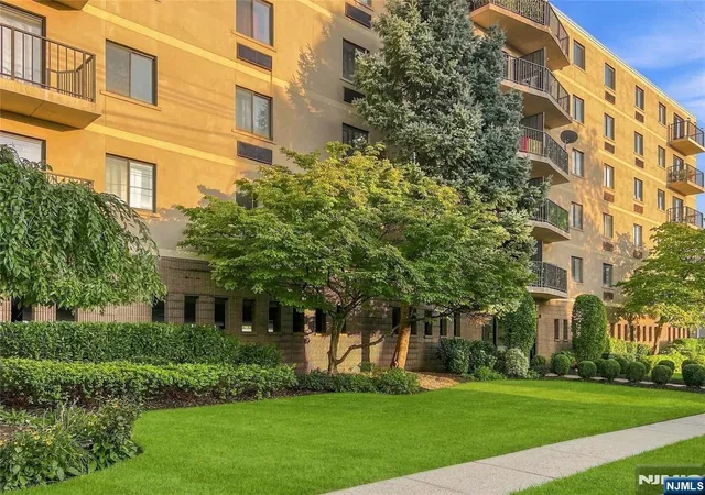 Photo 2 of Condo for sale at 300 Park St #1F, Hackensack, NJ 07601 | MLS# 26033997 | Listing updated on 2026-09-12