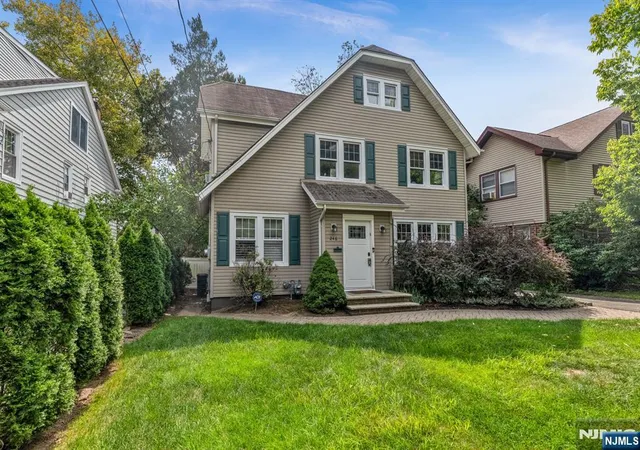 Photo 3 of Single family home for sale at 246 W Hudson Ave, Englewood, NJ 07631 | MLS# 26034001 | Listing updated on 2026-10-16