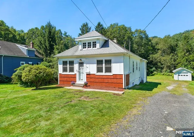Photo 2 of Sale Pending at 327 E Saint Cloud Ave, West Orange, NJ 07052 | MLS# 26034003 | Listing updated on 2026-10-13