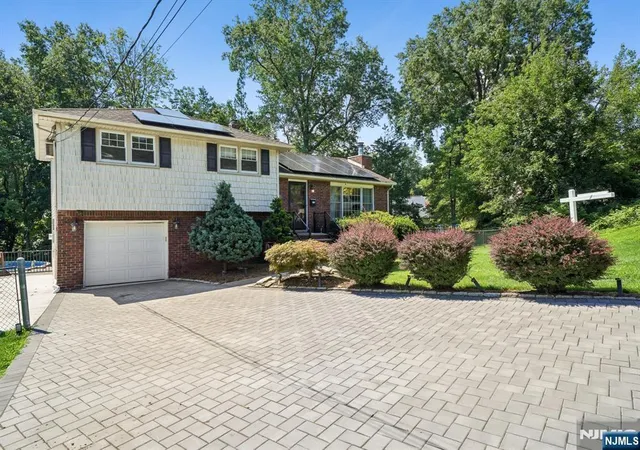 Photo 2 of Single family home for sale at 38 Serafin Pl, Glen Rock, NJ 07452 | MLS# 26034028 | Listing updated on 2026-09-18