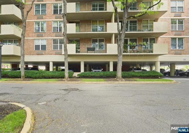 Photo 3 of Condo for sale at 200 Grand Cvs Way #2C, Edgewater, NJ 07020 | MLS# 26034035 | Listing updated on 2026-09-22