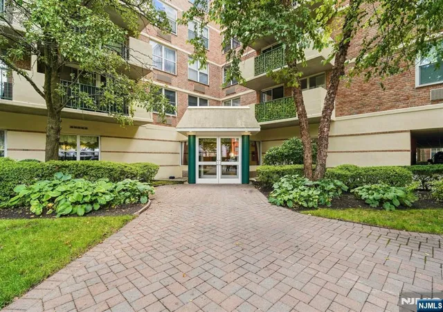 Photo 3 of Condo for sale at 200 Grand Cvs Way #2C, Edgewater, NJ 07020 | MLS# 26034035 | Listing updated on 2026-09-22
