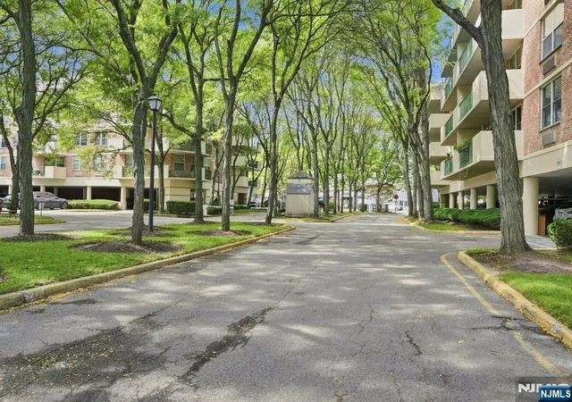 Photo 4 of Condo for sale at 200 Grand Cvs Way #2C, Edgewater, NJ 07020 | MLS# 26034035 | Listing updated on 2026-09-22