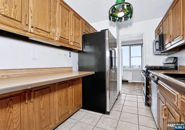 Listing Photo 4 - Condo for sale in building located at 2100 Linwood Ave, Fort Lee, NJ 07024 - Unit #15A