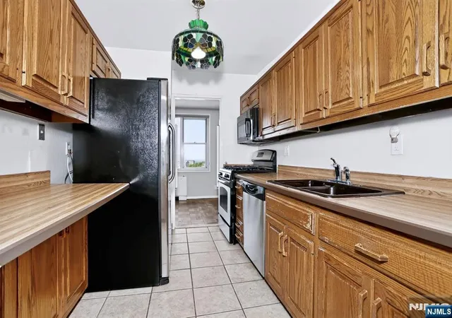 Listing Photo 5 - Condo for sale in building located at 2100 Linwood Ave, Fort Lee, NJ 07024 - Unit #15A
