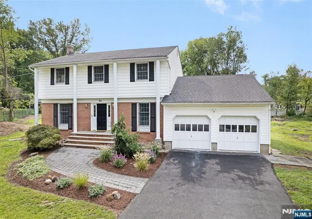 Photo 1 of Sale Pending at 10 Cedar Ln, Roseland, NJ 07068 | MLS# 26034046 | Listing updated on 2026-09-20