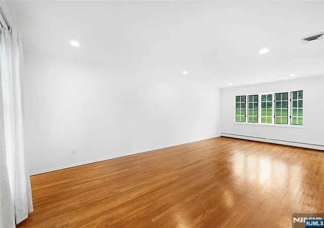 Photo 3 of Sale Pending at 10 Cedar Ln, Roseland, NJ 07068 | MLS# 26034046 | Listing updated on 2026-09-20