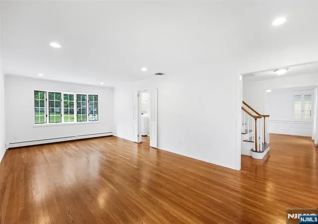 Photo 3 of Sale Pending at 10 Cedar Ln, Roseland, NJ 07068 | MLS# 26034046 | Listing updated on 2026-09-20
