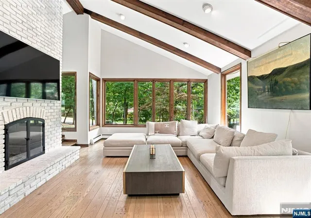Photo 2 of Sale Pending at 7 Sleepy Holw Rd, Upper Saddle River, NJ 07458 | MLS# 26034066 | Listing updated on 2026-09-24