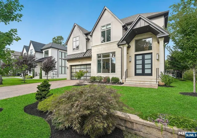 Photo 1 of Single family home for sale at 29 Roslyn Ave, Englewood Cliffs, NJ 07632 | MLS# 26034080 | Listing updated on 2026-10-15