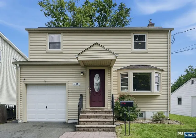 Photo 2 of Single family home for sale at 635 Robinson Ter, Union, NJ 07083 | MLS# 26034084 | Listing updated on 2026-09-15