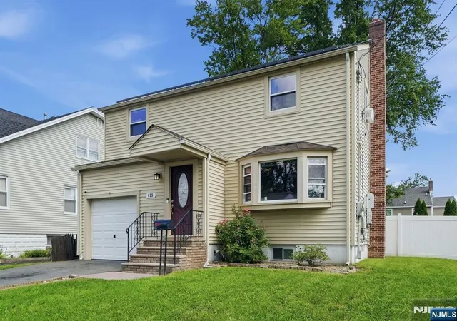 Photo 3 of Single family home for sale at 635 Robinson Ter, Union, NJ 07083 | MLS# 26034084 | Listing updated on 2026-09-15