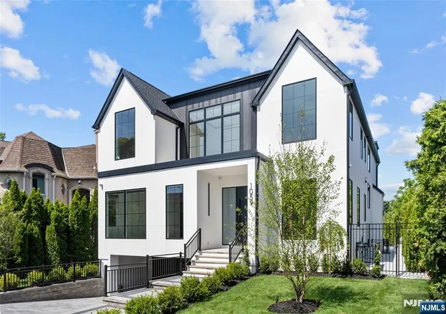 Photo 2 of Single family home for sale at 1059 Briar Way, Fort Lee, NJ 07024 | MLS# 26034116 | Listing updated on 2026-09-10