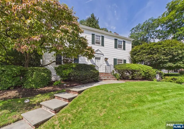Photo 2 of Sale Pending at 318 Beechwood Rd, Ridgewood, NJ 07450 | MLS# 26034124 | Listing updated on 2026-10-13