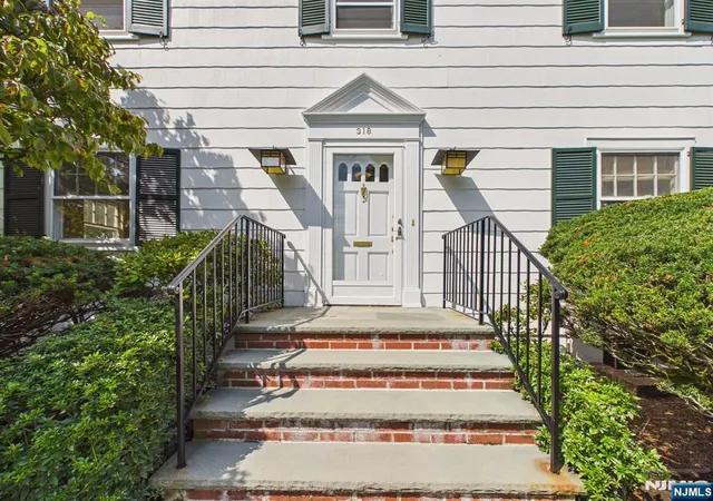 Photo 3 of Sale Pending at 318 Beechwood Rd, Ridgewood, NJ 07450 | MLS# 26034124 | Listing updated on 2026-10-13