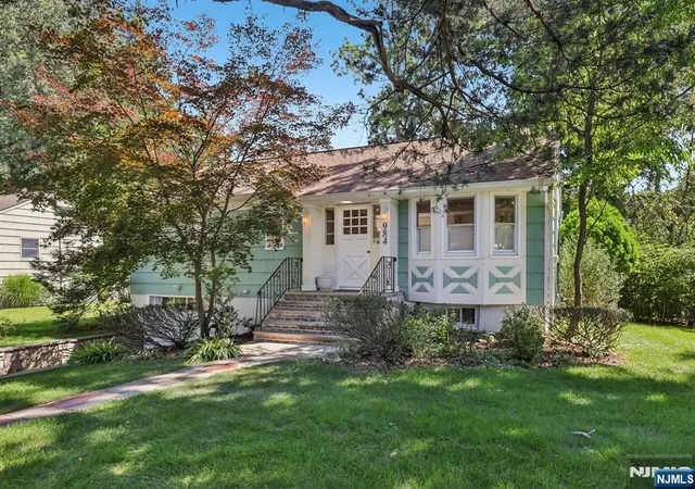 Photo 1 of Sale Pending at 984 Crystal Lake Ter, Franklin Lakes, NJ 07417 | MLS# 26034125 | Listing updated on 2026-10-13