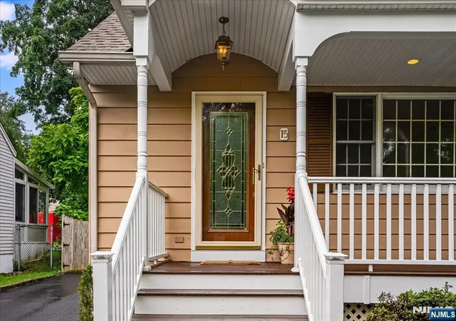 Photo 2 of Sale Pending at 15 Oak Ln, Verona, NJ 07044 | MLS# 26034132 | Listing updated on 2026-09-18