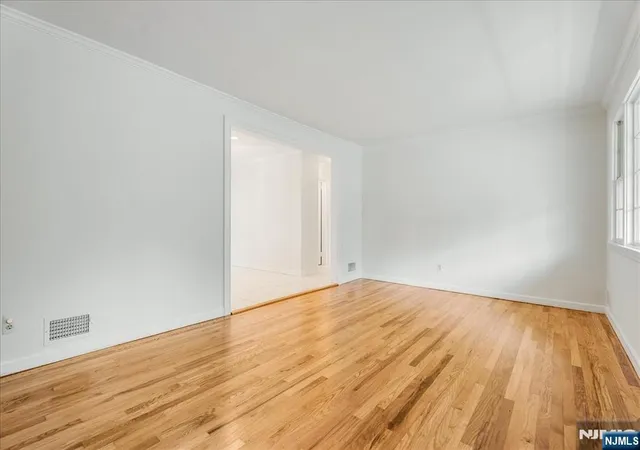 Photo 4 of Sale Pending at 15 Oak Ln, Verona, NJ 07044 | MLS# 26034132 | Listing updated on 2026-09-18