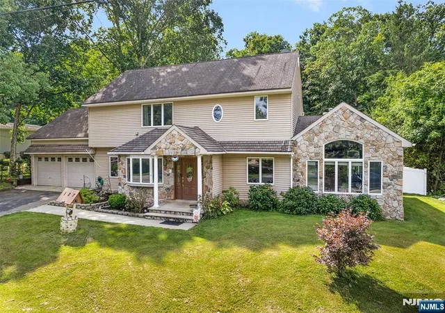 Photo 1 of Single family home for sale at 127 Mountain Cir, West Milford, NJ 07480 | MLS# 26034164 | Listing updated on 2026-10-15