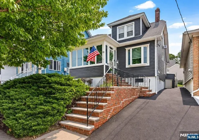 Photo 1 of Single family home for sale at 22 William St, North Arlington, NJ 07031 | MLS# 26034194 | Listing updated on 2026-10-13