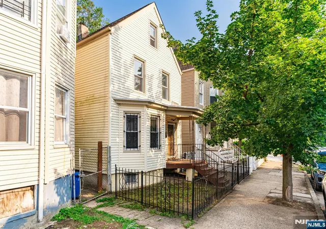 Photo 2 of Single family home for sale at 800 S 15th Street, Newark, NJ 07108 | MLS# 26034206 | Listing updated on 2026-09-09