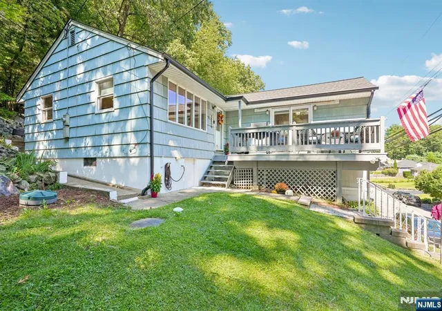 Photo 3 of House for sale at 122 Skyline Lake Dr, Ringwood, NJ 07456 | MLS# 26034241 | Listing updated on 2026-09-19