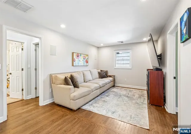 Photo 4 of House for sale at 122 Skyline Lake Dr, Ringwood, NJ 07456 | MLS# 26034241 | Listing updated on 2026-09-19
