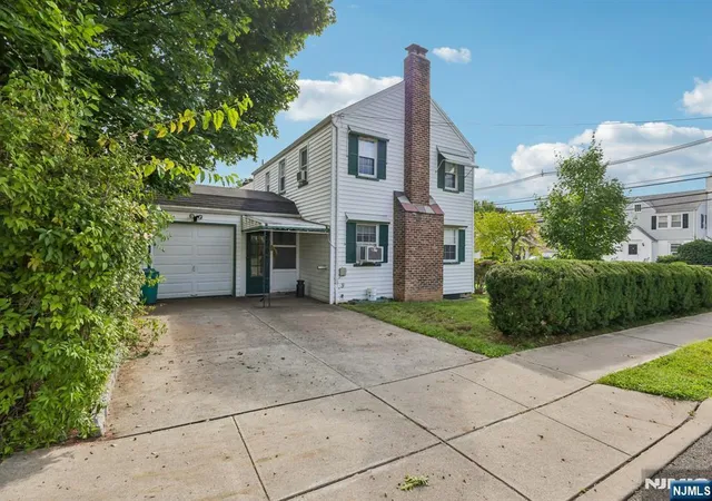 Photo 3 of Single family home for sale at 42 Fairmount Ave, Clifton, NJ 07011 | MLS# 26034254 | Listing updated on 2026-09-17