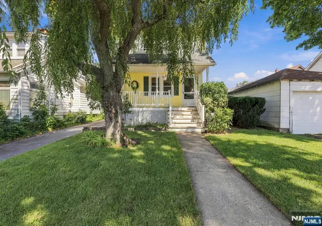 Photo 3 of Sale Pending at 25 Edward St, Bergenfield, NJ 07621 | MLS# 26034277 | Listing updated on 2026-10-13