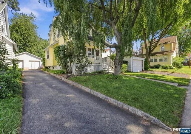 Photo 3 of Sale Pending at 25 Edward St, Bergenfield, NJ 07621 | MLS# 26034277 | Listing updated on 2026-10-13