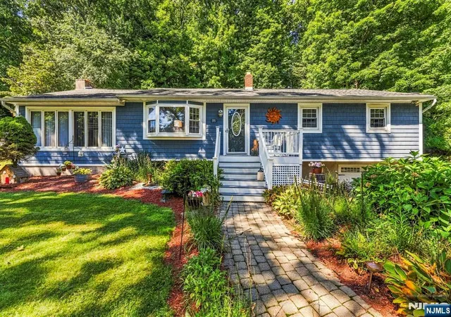 Photo 1 of Sale Pending at 18 Fox Holw Ct, Vernon, NJ 07462 | MLS# 26034279 | Listing updated on 2026-10-13